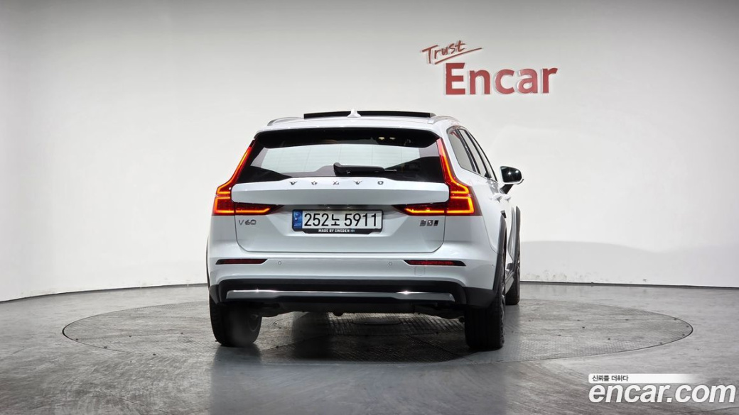 Volvo V60 B5 Ultimate AWD, 2023