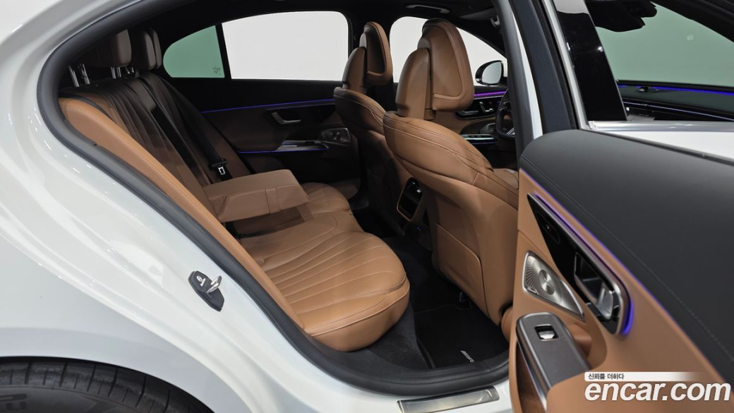 Mercedes-Benz E-Class E300 4MATIC AMG Line, 2025