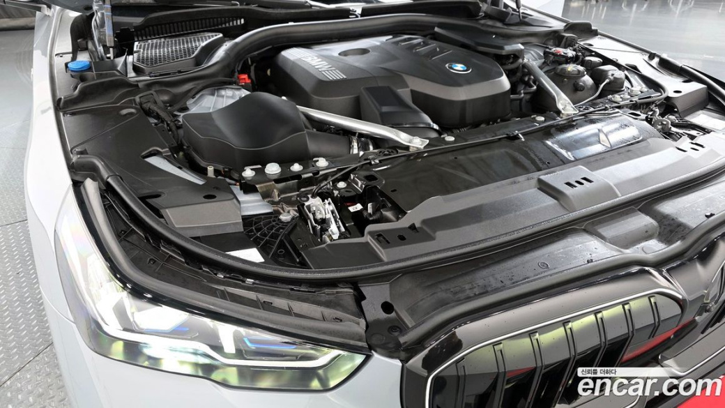 BMW 5-Series 520i M Sport, 2025