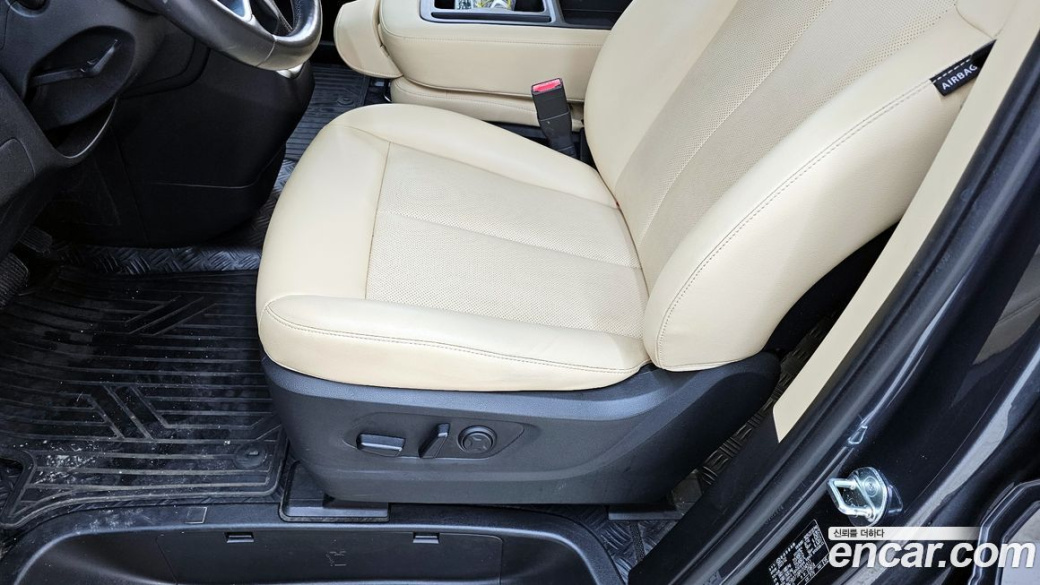 Hyundai Staria Tourer 11-Seater, 2023