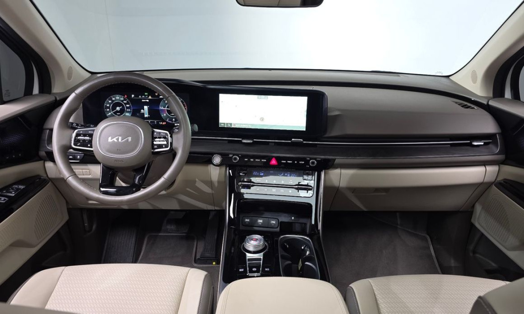 Kia Carnival 7-Seater Signature, 2023