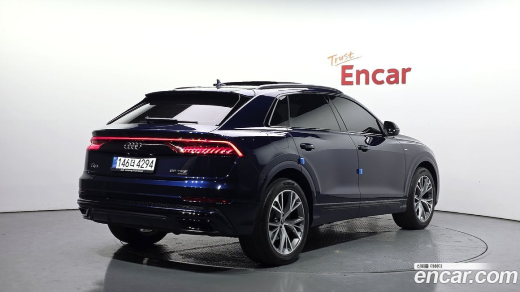 Audi Q8 55 TFSI Quattro Premium, 2022