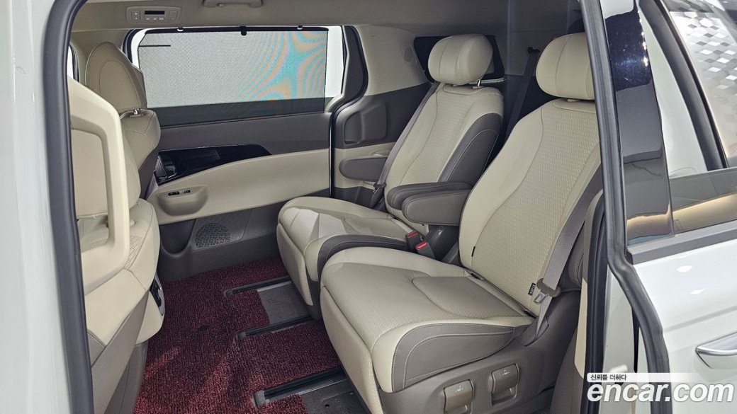 Kia Carnival 7-Seater Signature, 2024
