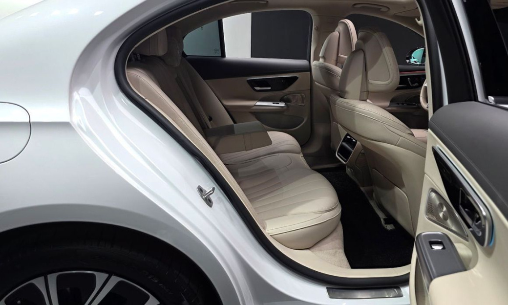 Mercedes-Benz E-Class E300 4MATIC Exclusive, 2024