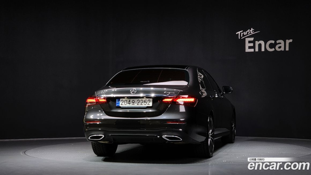 Mercedes-Benz E-Class E350 4MATIC AMG Line, 2023