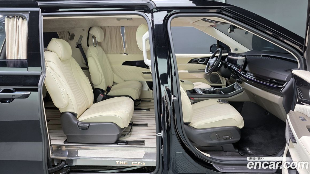 Kia Carnival 9-Seater Hi Limousine (Special Vehicle), 2025