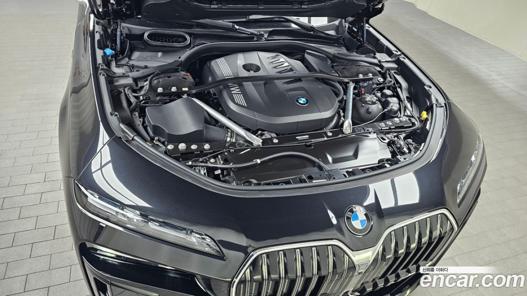 BMW 7-Series 740i xDrive M Sport, 2025