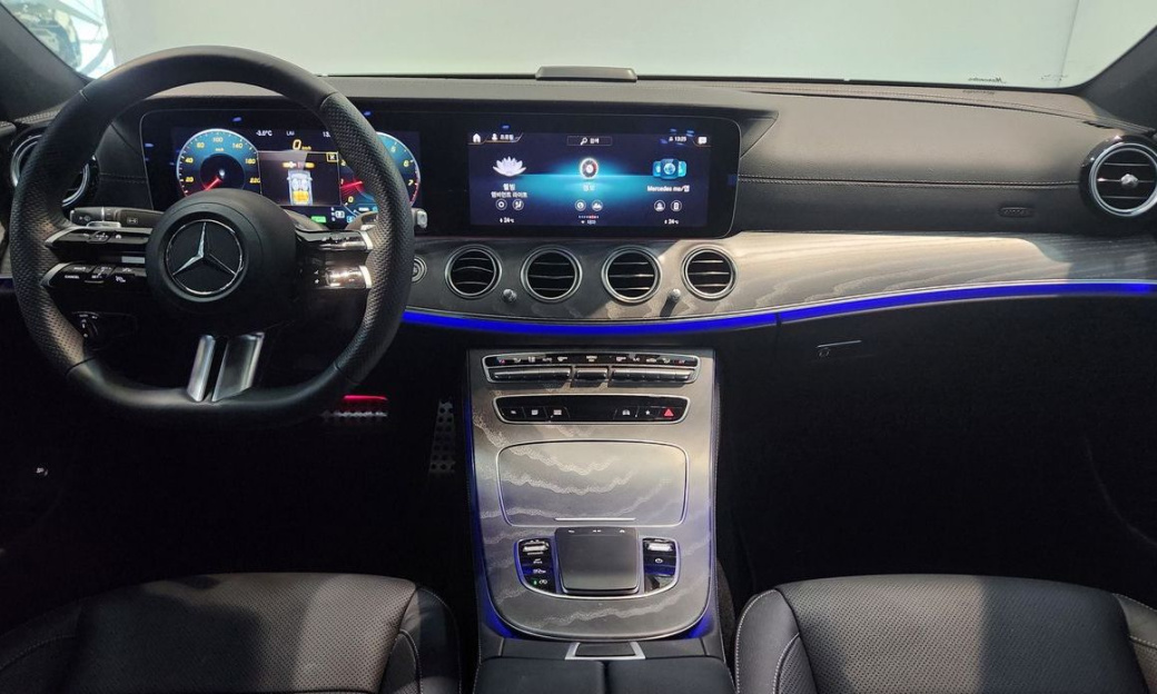 Mercedes-Benz E-Class E350 4MATIC AMG Line, 2022
