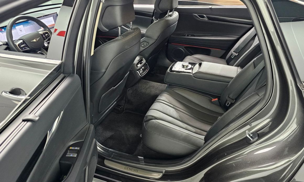 Genesis G80 Gasoline 2.5 Turbo AWD, 2025