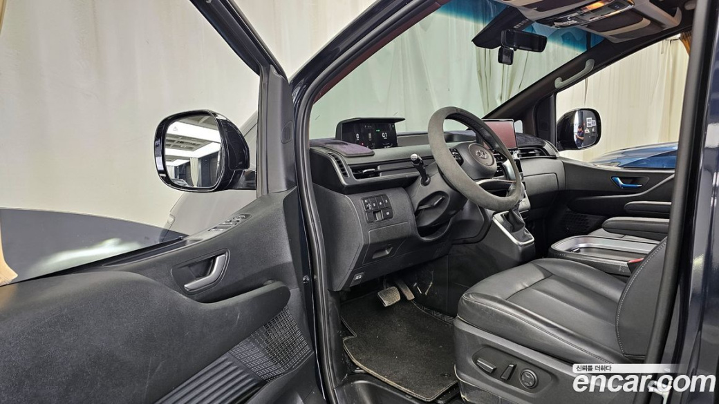Hyundai Staria 2WD Camping Car, 2024