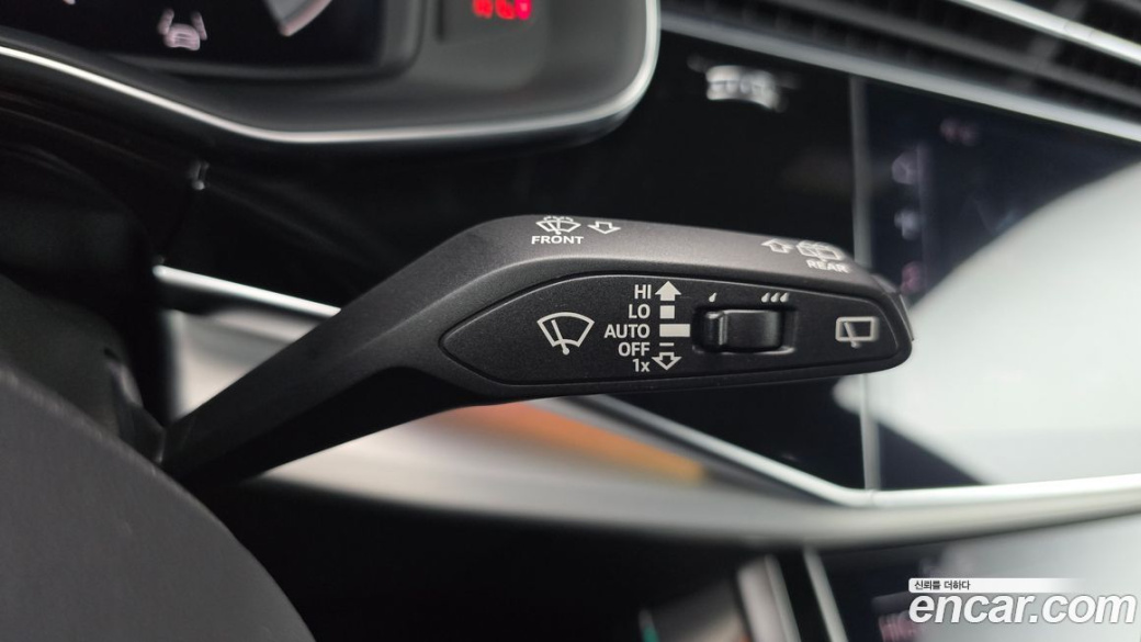 Audi Q8 55 TFSI Quattro Premium, 2023