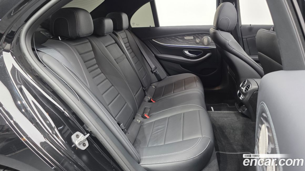 Mercedes-Benz E-Class E350 4MATIC AMG Line, 2022