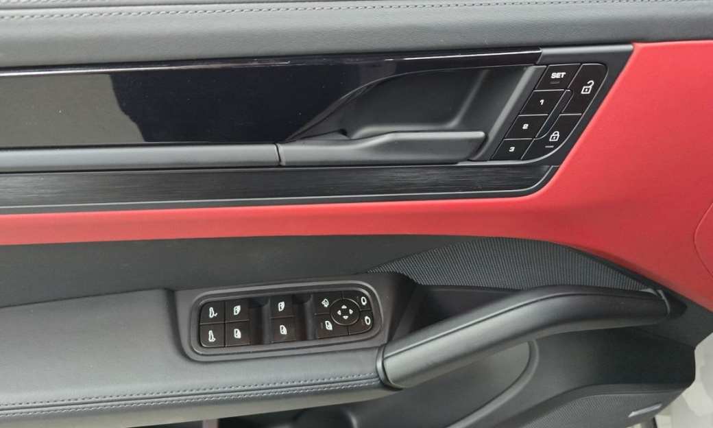 Porsche Cayenne 4.0 GTS Coupe, 2025