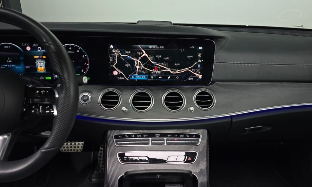 Mercedes-Benz E-Class E350 4MATIC AMG Line, 2022