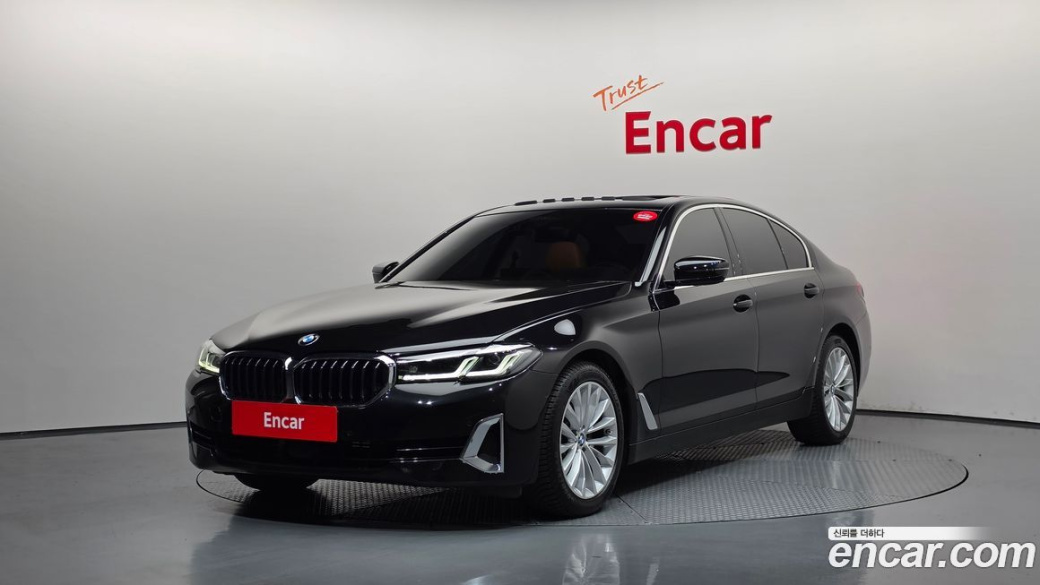BMW 5-Series 520i Luxury, 2023
