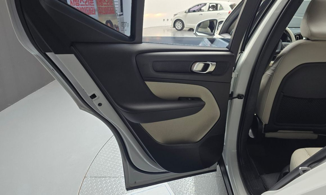Volvo XC40 B4 Ultra Bright, 2025