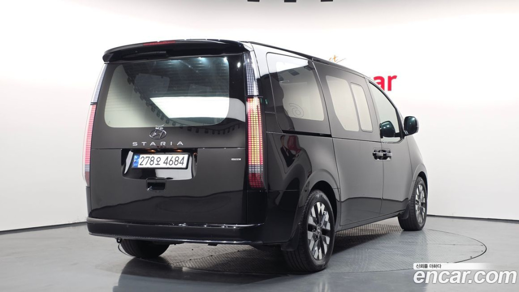 Hyundai Staria 4WD Lounge 7-Seater, 2023