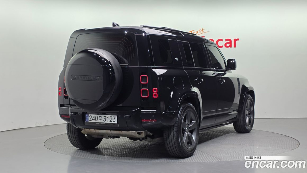 Land Rover Defender 110 P300 X-Dynamic SE, 2024