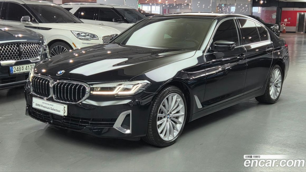 BMW 5-Series 530i Luxury, 2023