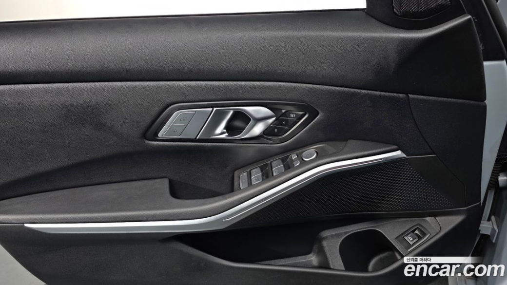 BMW 3-Series 320i Touring M Sports, 2023