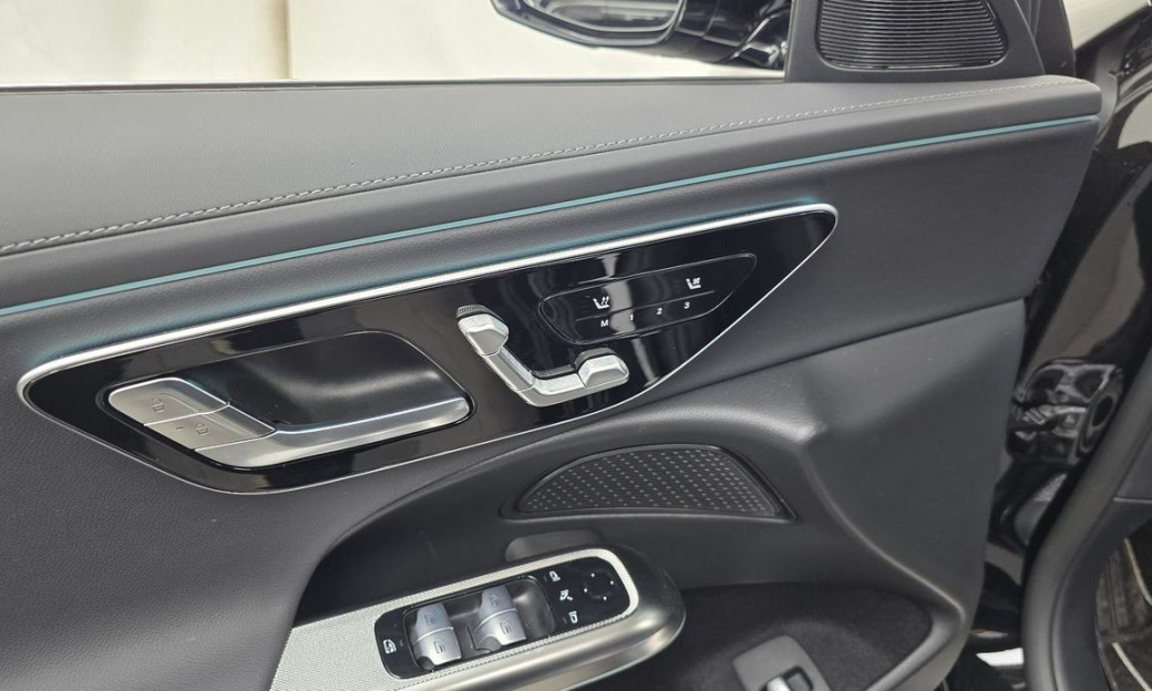 Mercedes-Benz E-Class E200 Avantgarde, 2025
