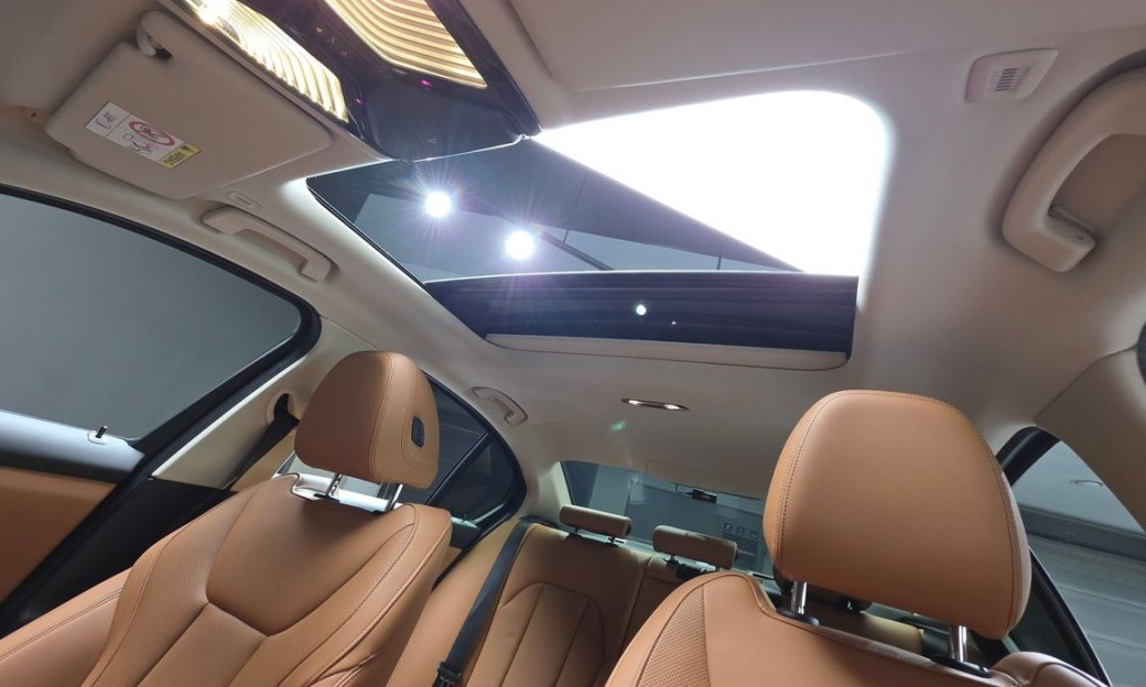 BMW 3-Series 320i, 2023