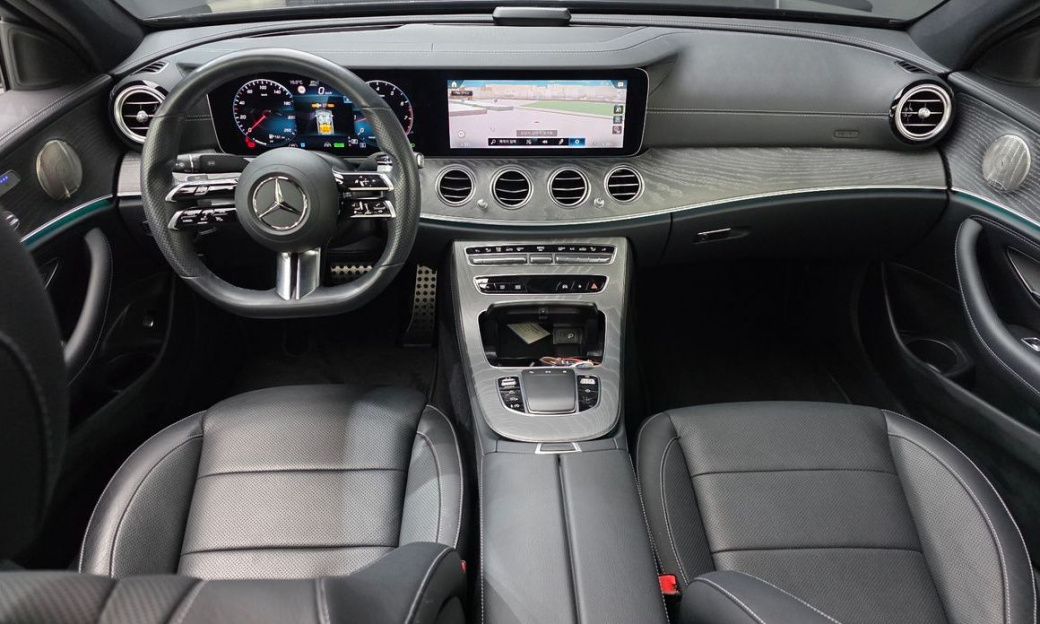 Mercedes-Benz E-Class E350 4MATIC AMG Line, 2022