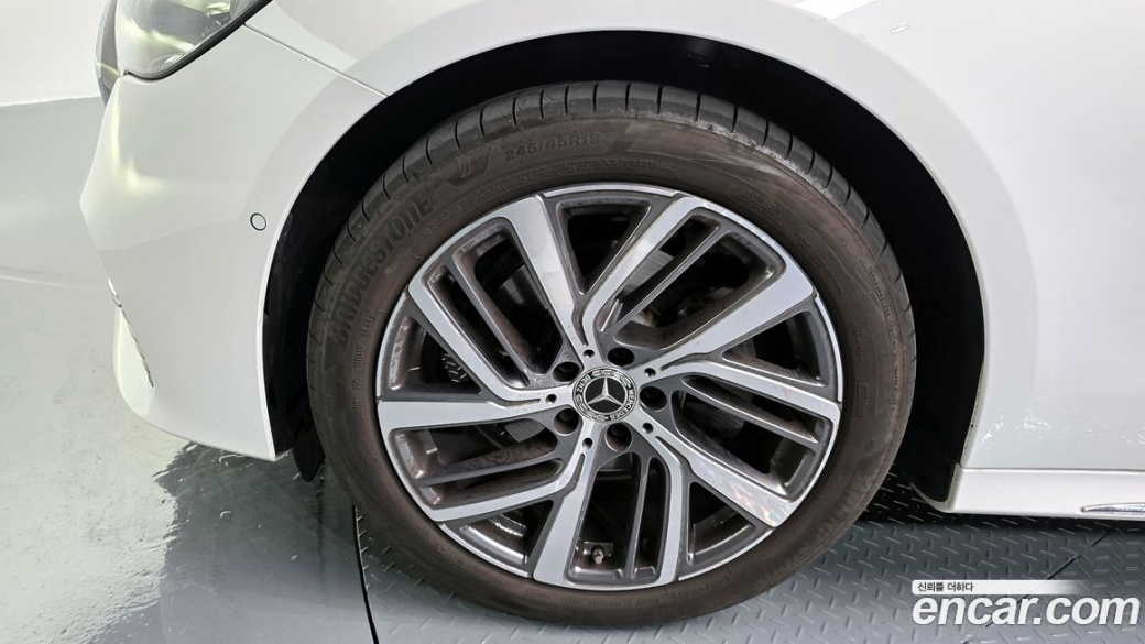 Mercedes-Benz E-Class E220d 4MATIC Exclusive, 2025