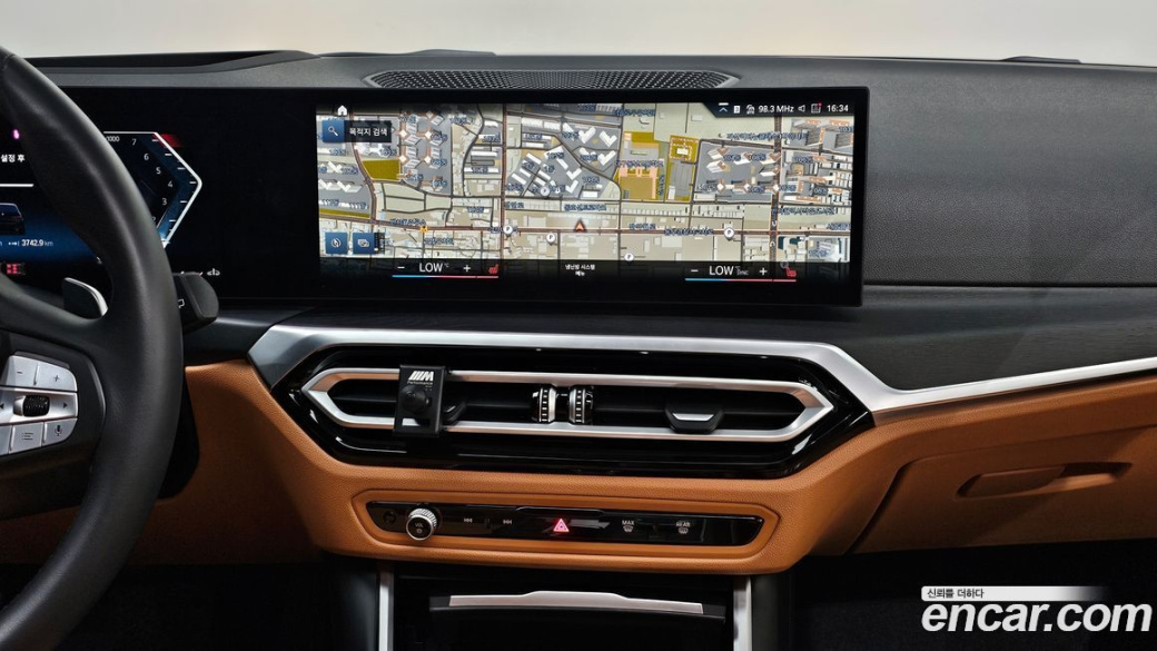 BMW 3-Series 320i Touring, 2024