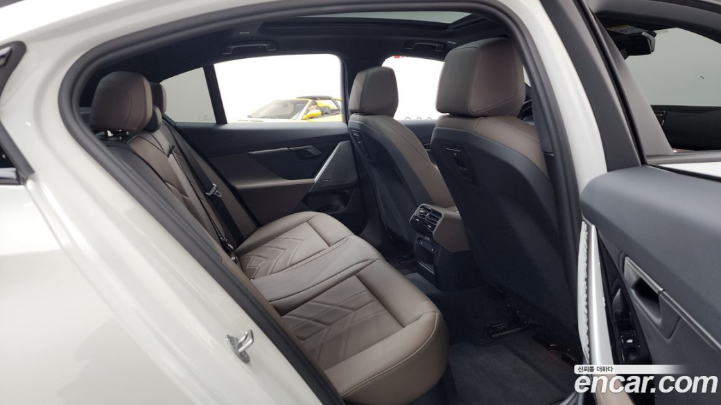 BMW 5-Series 520i M Sport, 2025