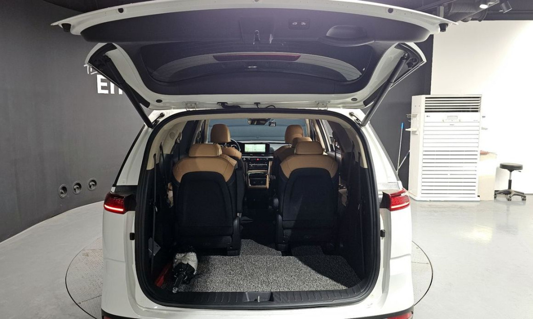Kia Carnival 9-Seater Signature, 2023
