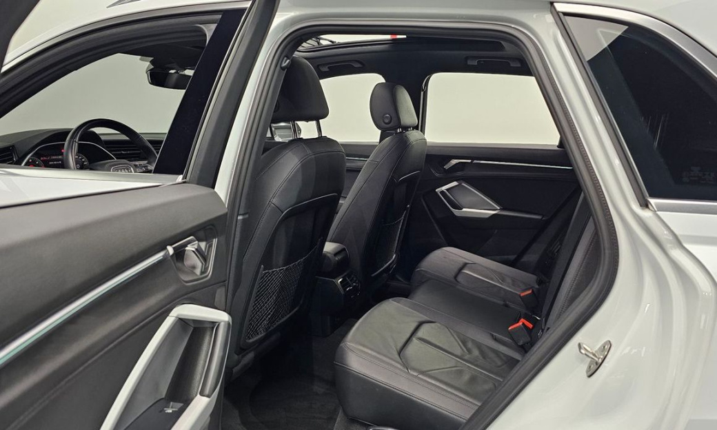 Audi Q3 35 TDI Premium, 2022