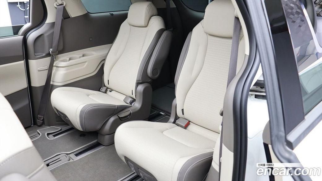 Kia Carnival 9-Seater Signature, 2024
