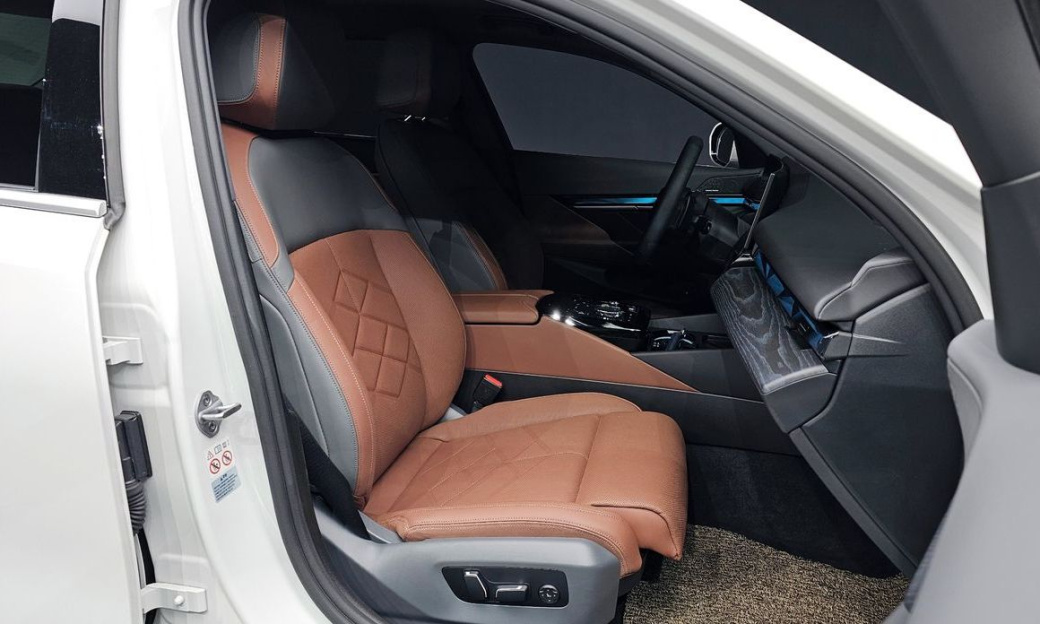 BMW 5-Series 530i xDrive, 2024