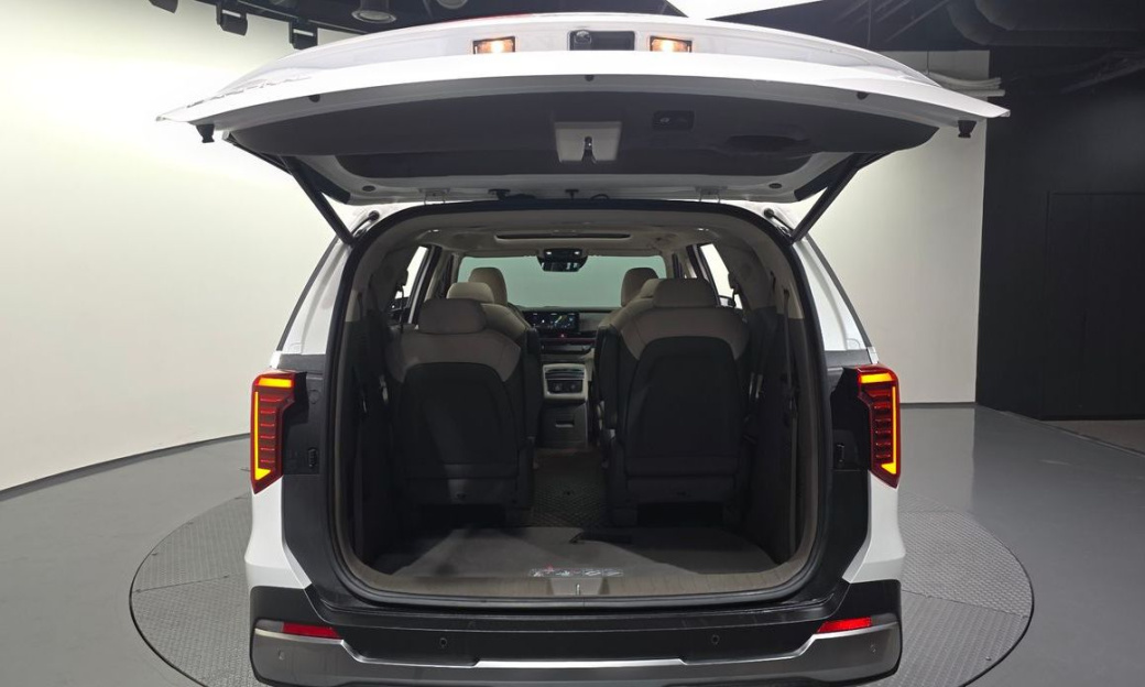 Kia Carnival 9-Seater Signature, 2024