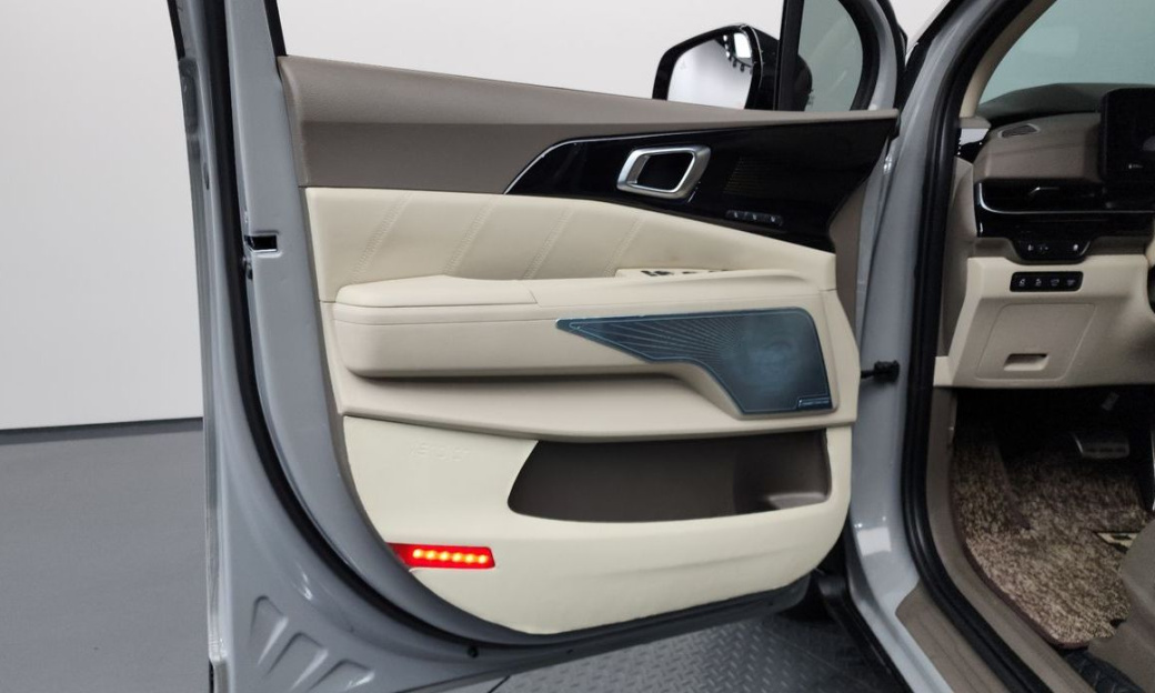 Kia Carnival 9-Seater Gravity, 2025