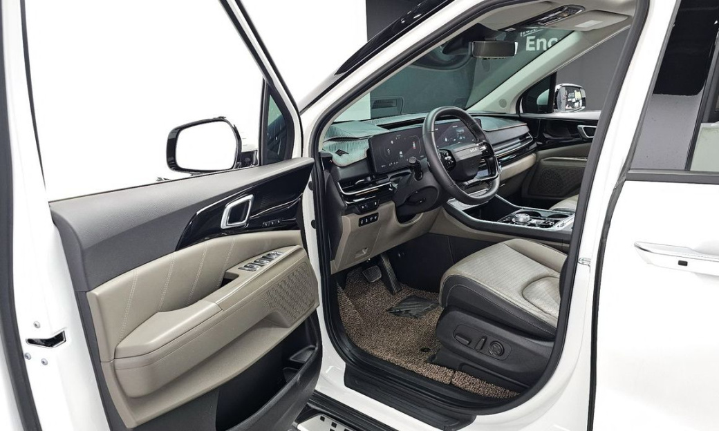 Kia Carnival 9-Seater Signature, 2025