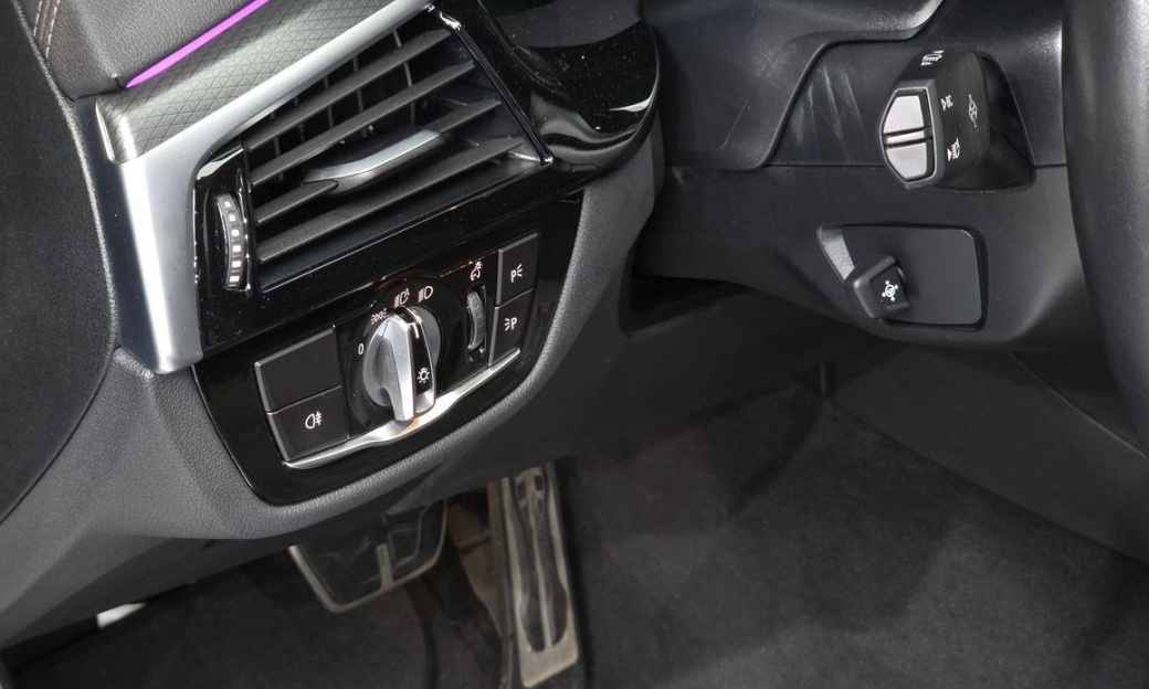 BMW 5-Series 520i M Sport, 2023