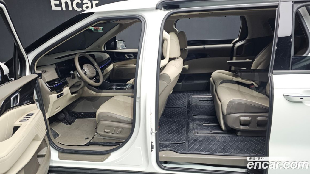 Kia Carnival 7-Seater Signature, 2024