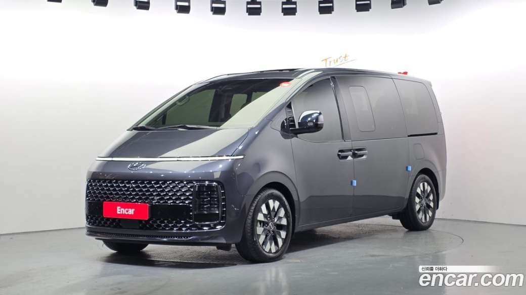 Hyundai Staria 4WD Lounge 9-Seater, 2022