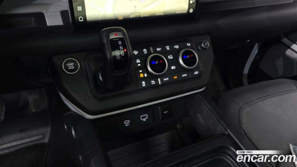 Land Rover Defender 130 D300 X-Dynamic HSE, 2024