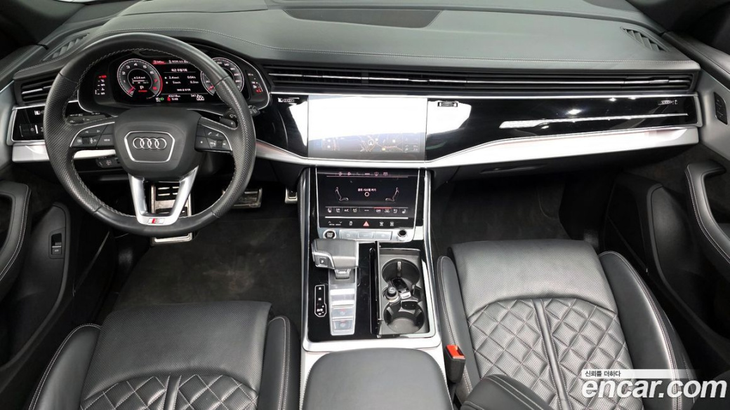 Audi Q8 55 TFSI Quattro Premium, 2022