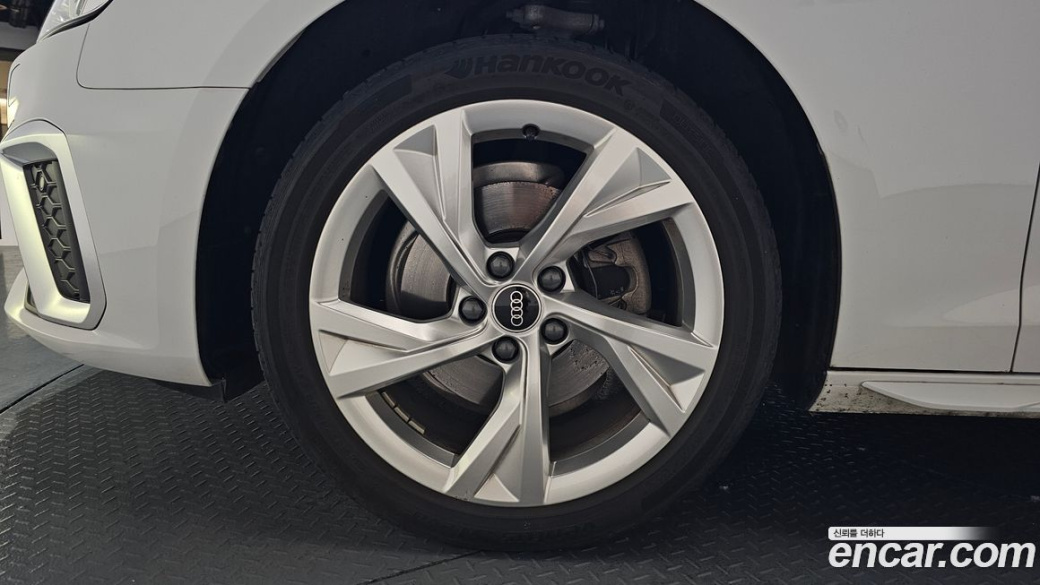 Audi A4 40 TFSI Premium, 2021