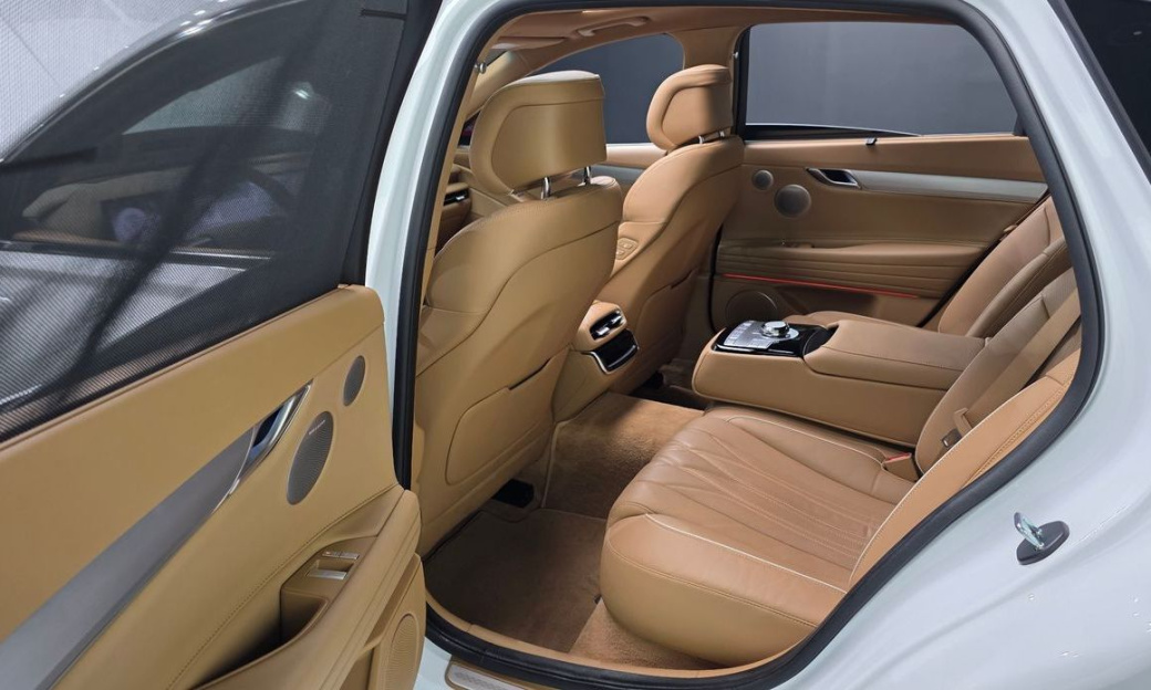Genesis G80 Gasoline 2.5 Turbo 2WD, 2025