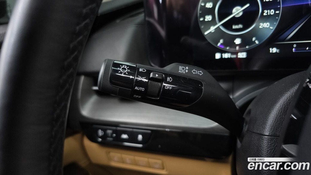 Kia Carnival 9-Seater Signature, 2022