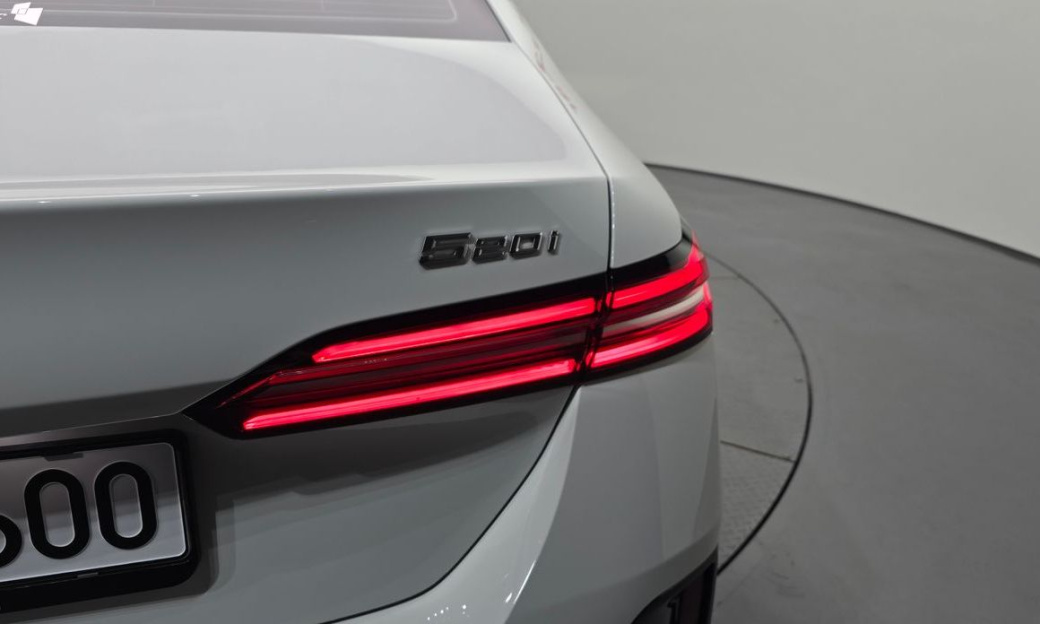 BMW 5-Series 520i M Sport, 2025