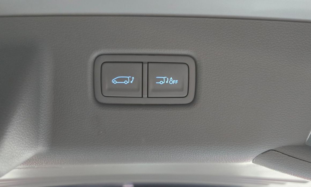 Hyundai Staria 4WD Lounge 9-Seater, 2025