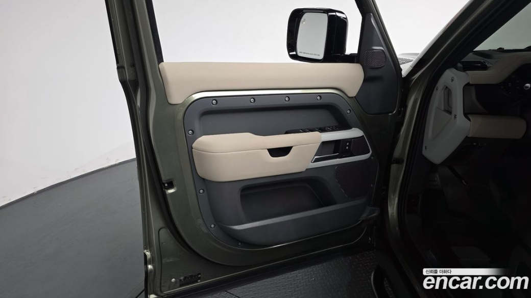 Land Rover Defender 110 P300 X-Dynamic SE, 2023