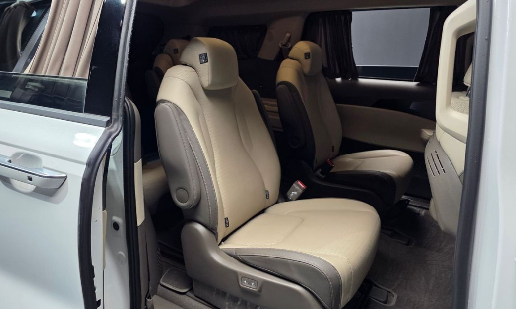 Kia Carnival 9-Seater Hi Limousine, 2025