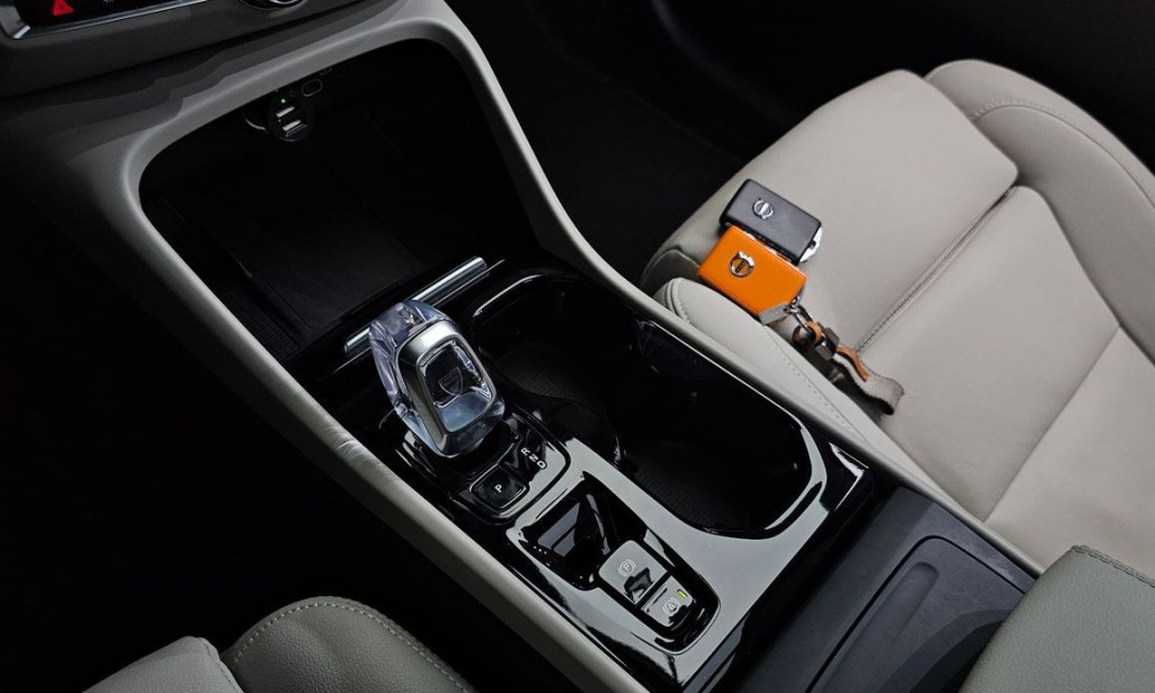 Volvo XC40 B4 Ultimate Bright, 2024